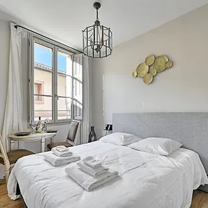 Au Coeur Des Papes, Dans Batisse De Charme & En Coeur De Appartement Avignon